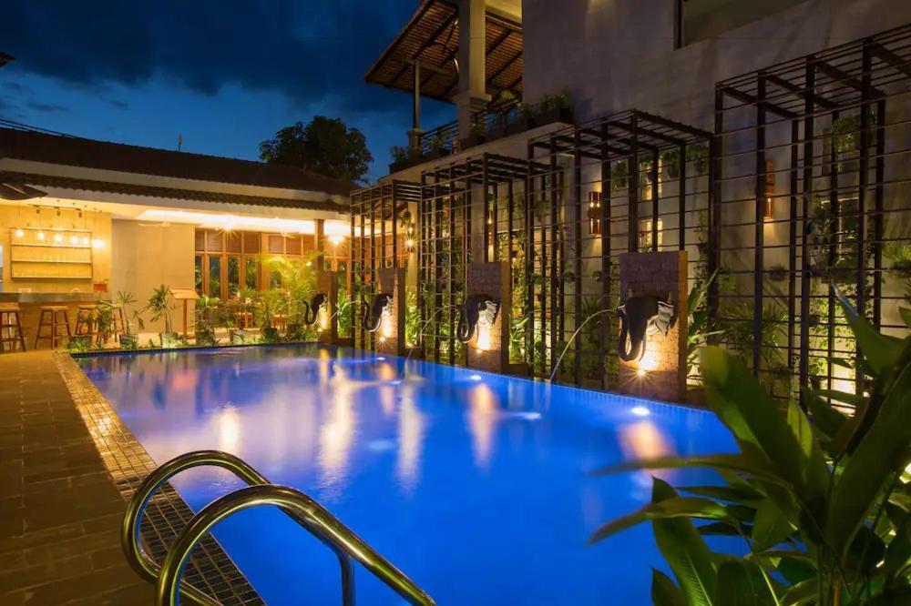 Grange Hotel Siem Reap Buitenkant foto