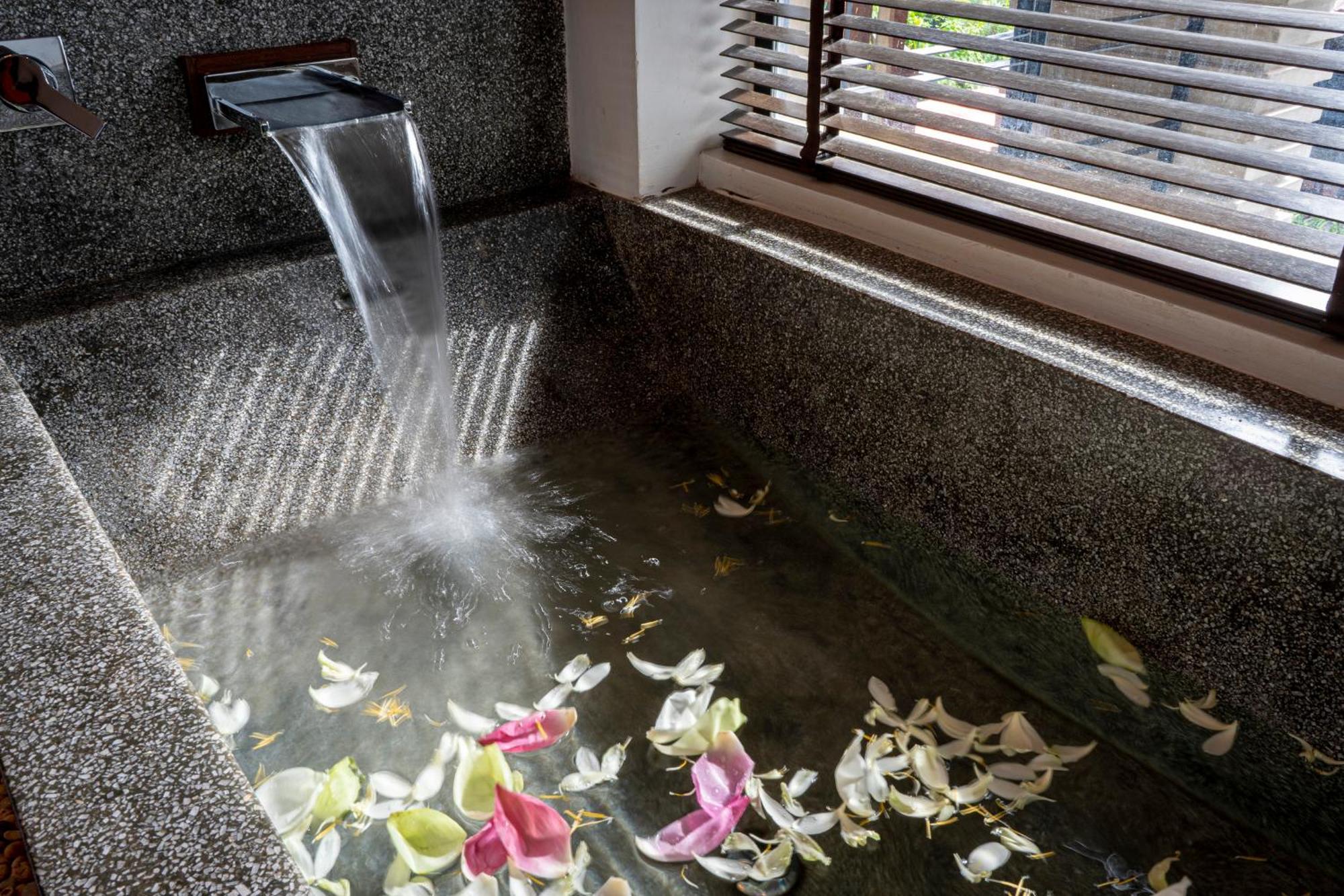 Grange Hotel Siem Reap Buitenkant foto